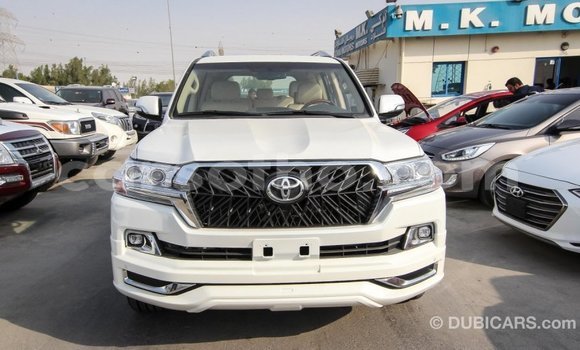 Acheter Import Voiture Toyota Land Cruiser Blanc à Import - Dubai, Maseru Acheter Import Voiture Toyota Land Cruiser Blanc à Import - Dubai, Maseru