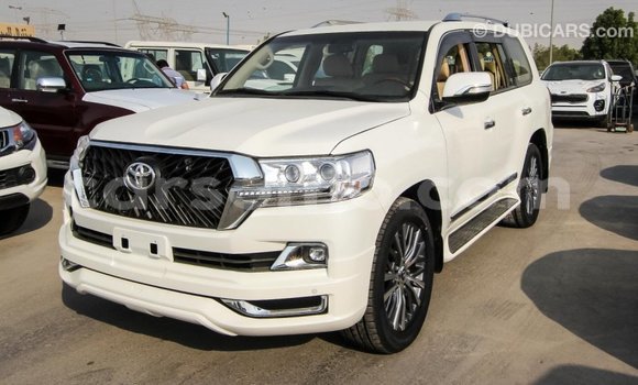 Acheter Import Voiture Toyota Land Cruiser Blanc à Import - Dubai, Maseru Acheter Import Voiture Toyota Land Cruiser Blanc à Import - Dubai, Maseru