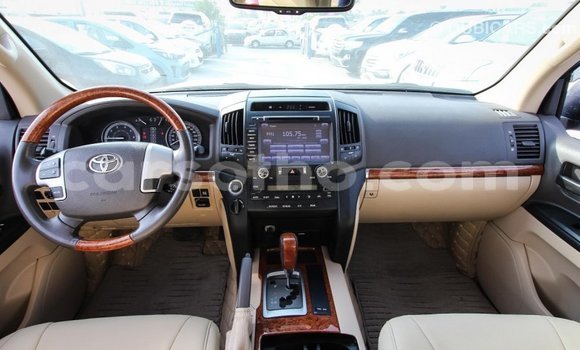 Acheter Import Voiture Toyota Land Cruiser Blanc à Import - Dubai, Maseru Acheter Import Voiture Toyota Land Cruiser Blanc à Import - Dubai, Maseru