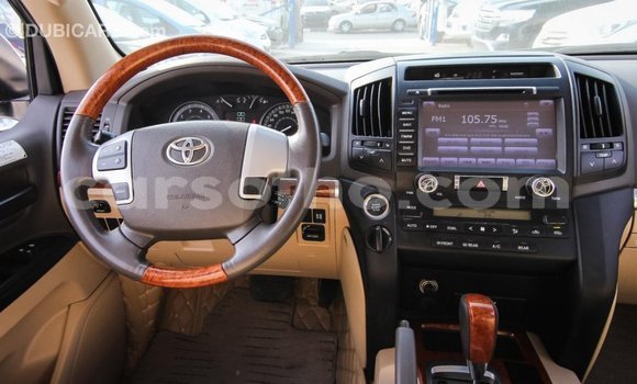 Acheter Import Voiture Toyota Land Cruiser Blanc à Import - Dubai, Maseru Acheter Import Voiture Toyota Land Cruiser Blanc à Import - Dubai, Maseru