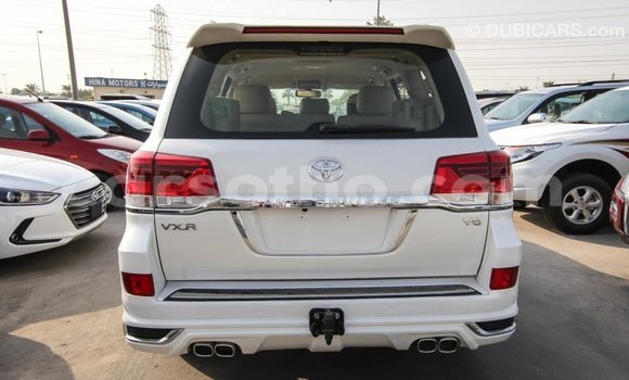 Acheter Import Voiture Toyota Land Cruiser Blanc à Import - Dubai, Maseru Acheter Import Voiture Toyota Land Cruiser Blanc à Import - Dubai, Maseru