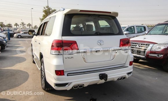 Acheter Import Voiture Toyota Land Cruiser Blanc à Import - Dubai, Maseru Acheter Import Voiture Toyota Land Cruiser Blanc à Import - Dubai, Maseru