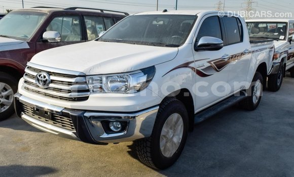 Sayi Imported Toyota Hilux White Mota in Import - Dubai a Maseru Sayi Imported Toyota Hilux White Mota in Import - Dubai a Maseru