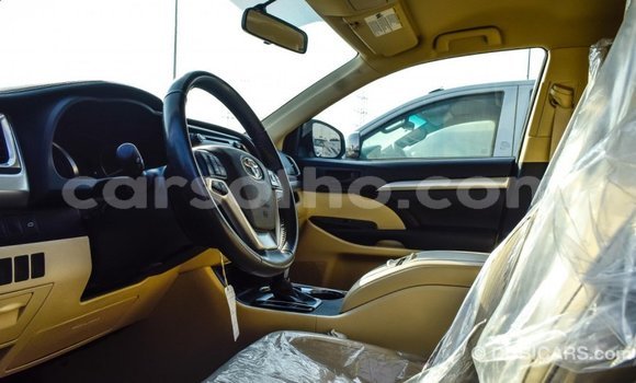 Sayi Imported Toyota Highlander Black Mota in Import - Dubai a Maseru Sayi Imported Toyota Highlander Black Mota in Import - Dubai a Maseru