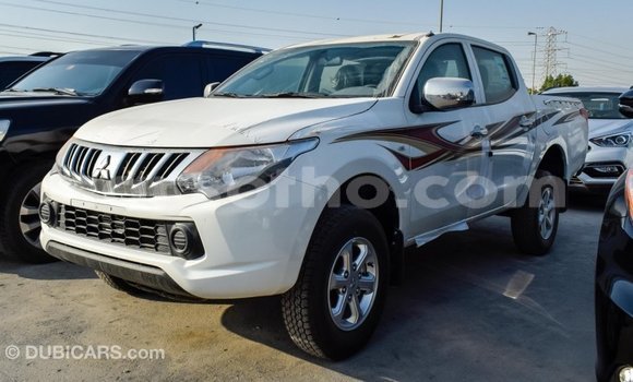 Acheter Import Voiture Mitsubishi L200 Blanc à Import - Dubai, Maseru Acheter Import Voiture Mitsubishi L200 Blanc à Import - Dubai, Maseru