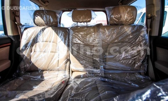 Sayi Imported Toyota Land Cruiser White Mota in Import - Dubai a Maseru Sayi Imported Toyota Land Cruiser White Mota in Import - Dubai a Maseru