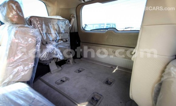 Sayi Imported Toyota Land Cruiser White Mota in Import - Dubai a Maseru Sayi Imported Toyota Land Cruiser White Mota in Import - Dubai a Maseru