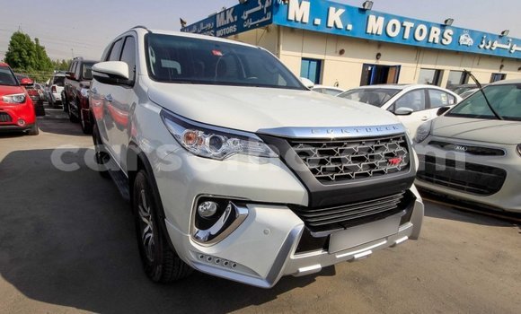 Acheter Import Voiture Toyota Fortuner Blanc à Import - Dubai, Maseru Acheter Import Voiture Toyota Fortuner Blanc à Import - Dubai, Maseru