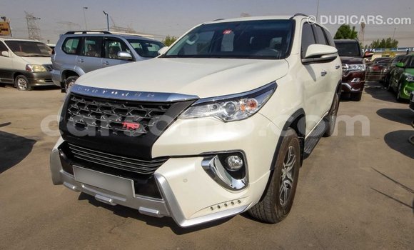 Acheter Import Voiture Toyota Fortuner Blanc à Import - Dubai, Maseru Acheter Import Voiture Toyota Fortuner Blanc à Import - Dubai, Maseru