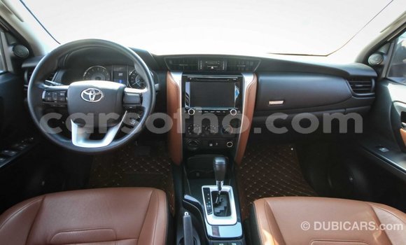 Acheter Import Voiture Toyota Fortuner Blanc à Import - Dubai, Maseru Acheter Import Voiture Toyota Fortuner Blanc à Import - Dubai, Maseru