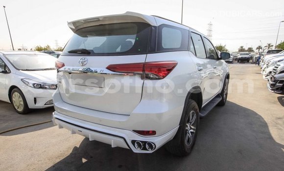 Acheter Import Voiture Toyota Fortuner Blanc à Import - Dubai, Maseru Acheter Import Voiture Toyota Fortuner Blanc à Import - Dubai, Maseru