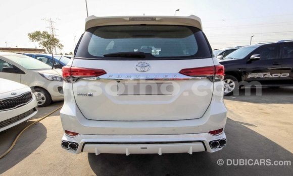 Acheter Import Voiture Toyota Fortuner Blanc à Import - Dubai, Maseru Acheter Import Voiture Toyota Fortuner Blanc à Import - Dubai, Maseru