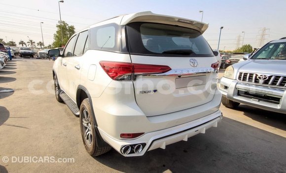 Acheter Import Voiture Toyota Fortuner Blanc à Import - Dubai, Maseru Acheter Import Voiture Toyota Fortuner Blanc à Import - Dubai, Maseru