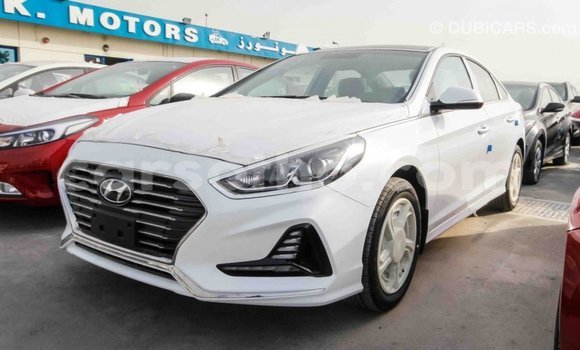 Sayi Imported Hyundai Sonata White Mota in Import - Dubai a Maseru Sayi Imported Hyundai Sonata White Mota in Import - Dubai a Maseru