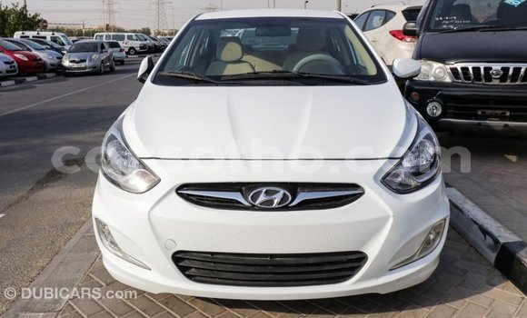 Sayi Imported Hyundai Accent White Mota in Import - Dubai a Maseru Sayi Imported Hyundai Accent White Mota in Import - Dubai a Maseru
