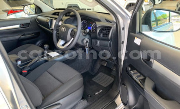Buy Used Toyota Hilux Silver Car in Maseru in Maseru Buy Used Toyota Hilux Silver Car in Maseru in Maseru