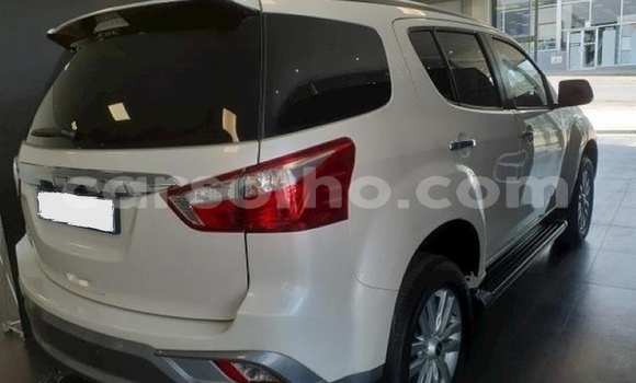 اشتري مستعمل Isuzu MU-X Silver سيارة في Hlotse في Leribe اشتري مستعمل Isuzu MU-X Silver سيارة في Hlotse في Leribe