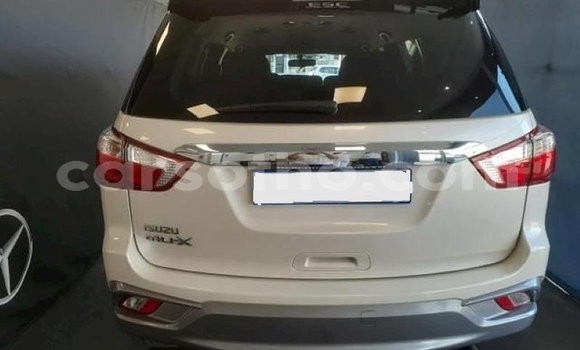 اشتري مستعمل Isuzu MU-X Silver سيارة في Hlotse في Leribe اشتري مستعمل Isuzu MU-X Silver سيارة في Hlotse في Leribe