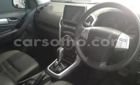اشتري مستعمل Isuzu MU-X Silver سيارة في Hlotse في Leribe اشتري مستعمل Isuzu MU-X Silver سيارة في Hlotse في Leribe