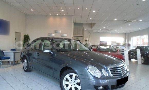 Buy Used Mercedes-Benz E–Class Silver Car in Maputsoa in Leribe Buy Used Mercedes-Benz E–Class Silver Car in Maputsoa in Leribe