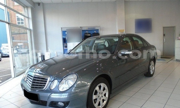 Buy Used Mercedes-Benz E–Class Silver Car in Maputsoa in Leribe Buy Used Mercedes-Benz E–Class Silver Car in Maputsoa in Leribe