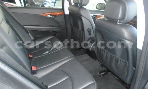 Buy Used Mercedes-Benz E–Class Silver Car in Maputsoa in Leribe Buy Used Mercedes-Benz E–Class Silver Car in Maputsoa in Leribe