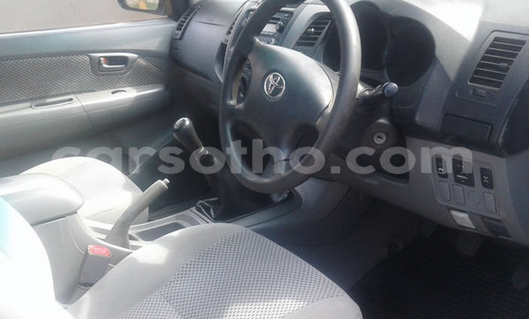 Sayi Na hannu Toyota Hilux White Mota in Maputsoa a Leribe Sayi Na hannu Toyota Hilux White Mota in Maputsoa a Leribe