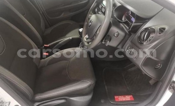 Acheter Occasion Voiture Renault Clio Blanc à Maseru, Maseru Acheter Occasion Voiture Renault Clio Blanc à Maseru, Maseru