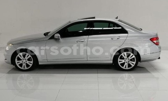 Sayi Na hannu Mercedes-Benz C–Class Silver Mota in Maseru a Maseru Sayi Na hannu Mercedes-Benz C–Class Silver Mota in Maseru a Maseru