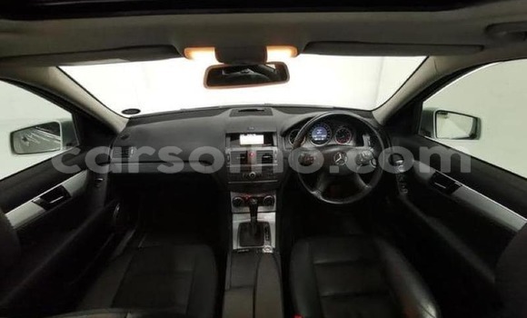 Sayi Na hannu Mercedes-Benz C–Class Silver Mota in Maseru a Maseru Sayi Na hannu Mercedes-Benz C–Class Silver Mota in Maseru a Maseru