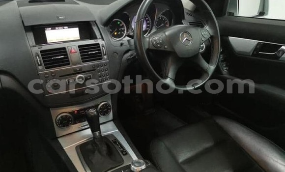 Sayi Na hannu Mercedes-Benz C–Class Silver Mota in Maseru a Maseru Sayi Na hannu Mercedes-Benz C–Class Silver Mota in Maseru a Maseru