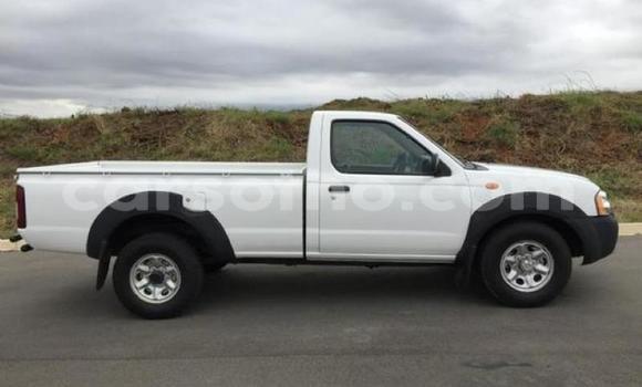 Acheter Occasion Voiture Nissan NP 300 Blanc à Maseru, Maseru Acheter Occasion Voiture Nissan NP 300 Blanc à Maseru, Maseru