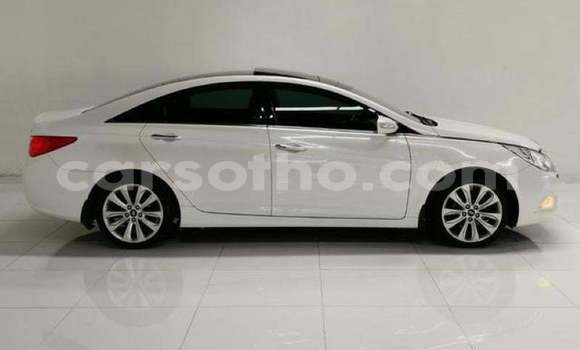 اشتري مستعمل Hyundai Sonata White سيارة في Maseru في Maseru اشتري مستعمل Hyundai Sonata White سيارة في Maseru في Maseru