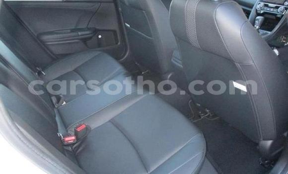 Sayi Na hannu Honda Element White Mota in Roma a Maseru Sayi Na hannu Honda Element White Mota in Roma a Maseru