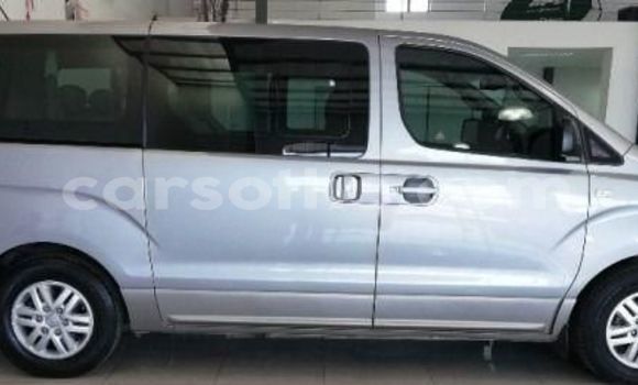 Sayi Na hannu Hyundai H1 Silver Mota in Maputsoa a Leribe Sayi Na hannu Hyundai H1 Silver Mota in Maputsoa a Leribe
