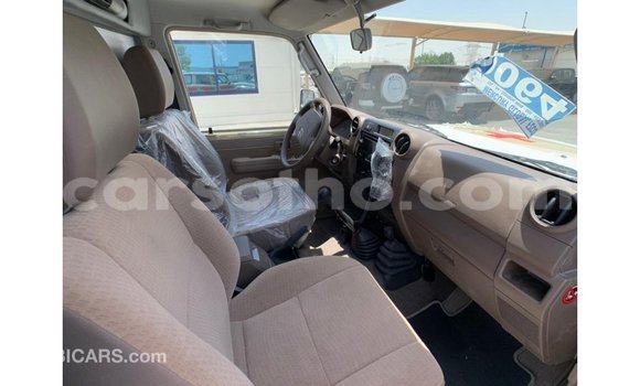 اشتري Imported Toyota Land Cruiser Beige سيارة في Import - Dubai في Maseru اشتري Imported Toyota Land Cruiser Beige سيارة في Import - Dubai في Maseru