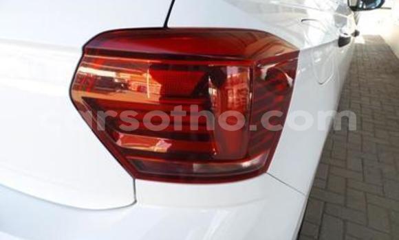 اشتري مستعمل Volkswagen Polo White سيارة في Roma في Maseru اشتري مستعمل Volkswagen Polo White سيارة في Roma في Maseru
