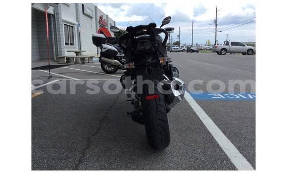 Sayi Na hannu Suzuki GSX-S Black Motsi in Roma a Maseru Sayi Na hannu Suzuki GSX-S Black Motsi in Roma a Maseru