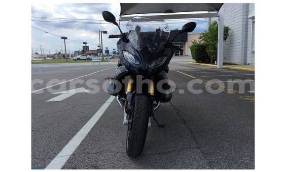 Sayi Na hannu Suzuki GSX-S Black Motsi in Roma a Maseru Sayi Na hannu Suzuki GSX-S Black Motsi in Roma a Maseru