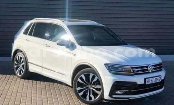 Sayi Na hannu Volkswagen Tiguan White Mota in Thaba–Tseka a Mafeteng Sayi Na hannu Volkswagen Tiguan White Mota in Thaba–Tseka a Mafeteng