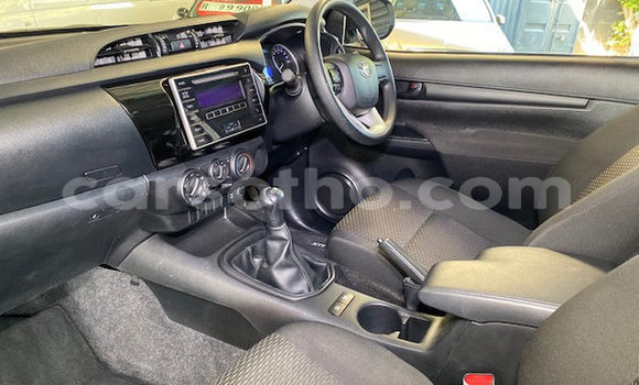 اشتري مستعمل Toyota Hilux White سيارة في Hlotse في Leribe اشتري مستعمل Toyota Hilux White سيارة في Hlotse في Leribe