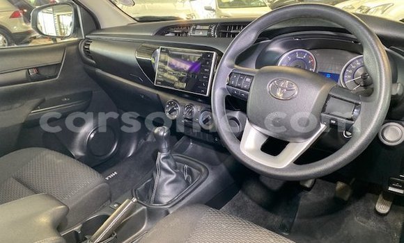 اشتري مستعمل Toyota Hilux White سيارة في Hlotse في Leribe اشتري مستعمل Toyota Hilux White سيارة في Hlotse في Leribe