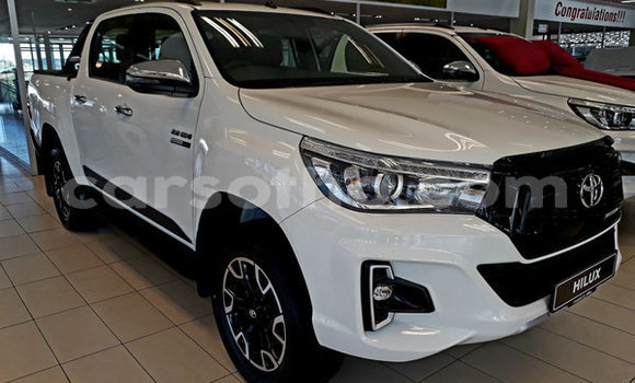 Sayi Na hannu Toyota Hilux White Mota in Butha–Buthe a Thaba-Tseka Sayi Na hannu Toyota Hilux White Mota in Butha–Buthe a Thaba-Tseka