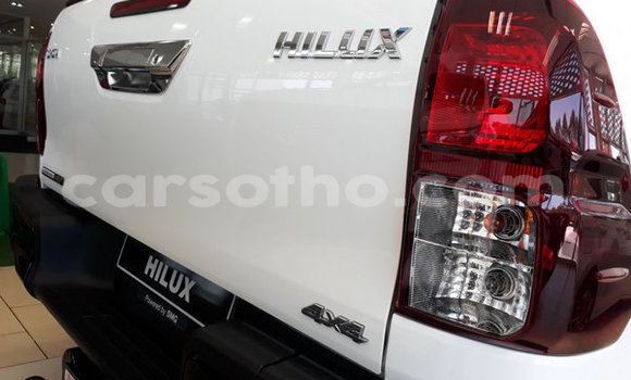 Sayi Na hannu Toyota Hilux White Mota in Butha–Buthe a Thaba-Tseka Sayi Na hannu Toyota Hilux White Mota in Butha–Buthe a Thaba-Tseka