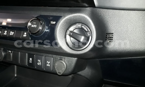 Sayi Na hannu Toyota Hilux White Mota in Butha–Buthe a Thaba-Tseka Sayi Na hannu Toyota Hilux White Mota in Butha–Buthe a Thaba-Tseka