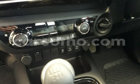 Sayi Na hannu Toyota Hilux White Mota in Butha–Buthe a Thaba-Tseka Sayi Na hannu Toyota Hilux White Mota in Butha–Buthe a Thaba-Tseka