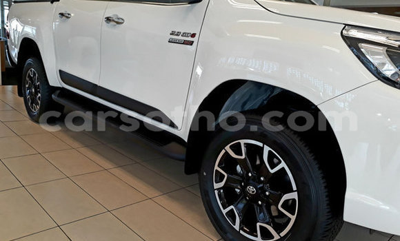 Sayi Na hannu Toyota Hilux White Mota in Butha–Buthe a Thaba-Tseka Sayi Na hannu Toyota Hilux White Mota in Butha–Buthe a Thaba-Tseka