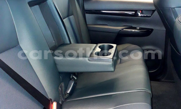 Sayi Na hannu Toyota Hilux White Mota in Butha–Buthe a Thaba-Tseka Sayi Na hannu Toyota Hilux White Mota in Butha–Buthe a Thaba-Tseka