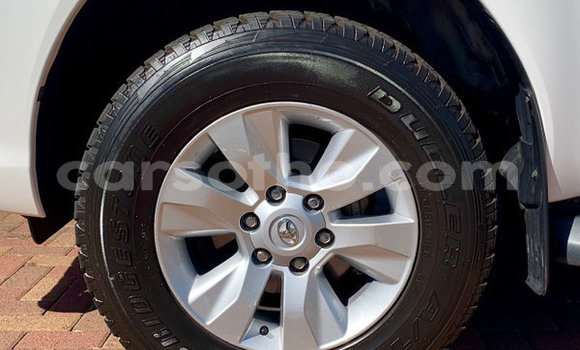 Acheter Occasion Voiture Toyota Hilux Blanc à Maputsoa, Leribe Acheter Occasion Voiture Toyota Hilux Blanc à Maputsoa, Leribe