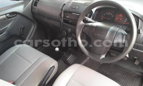Acheter Occasion Voiture Isuzu KB Bleu à Maputsoa, Leribe Acheter Occasion Voiture Isuzu KB Bleu à Maputsoa, Leribe